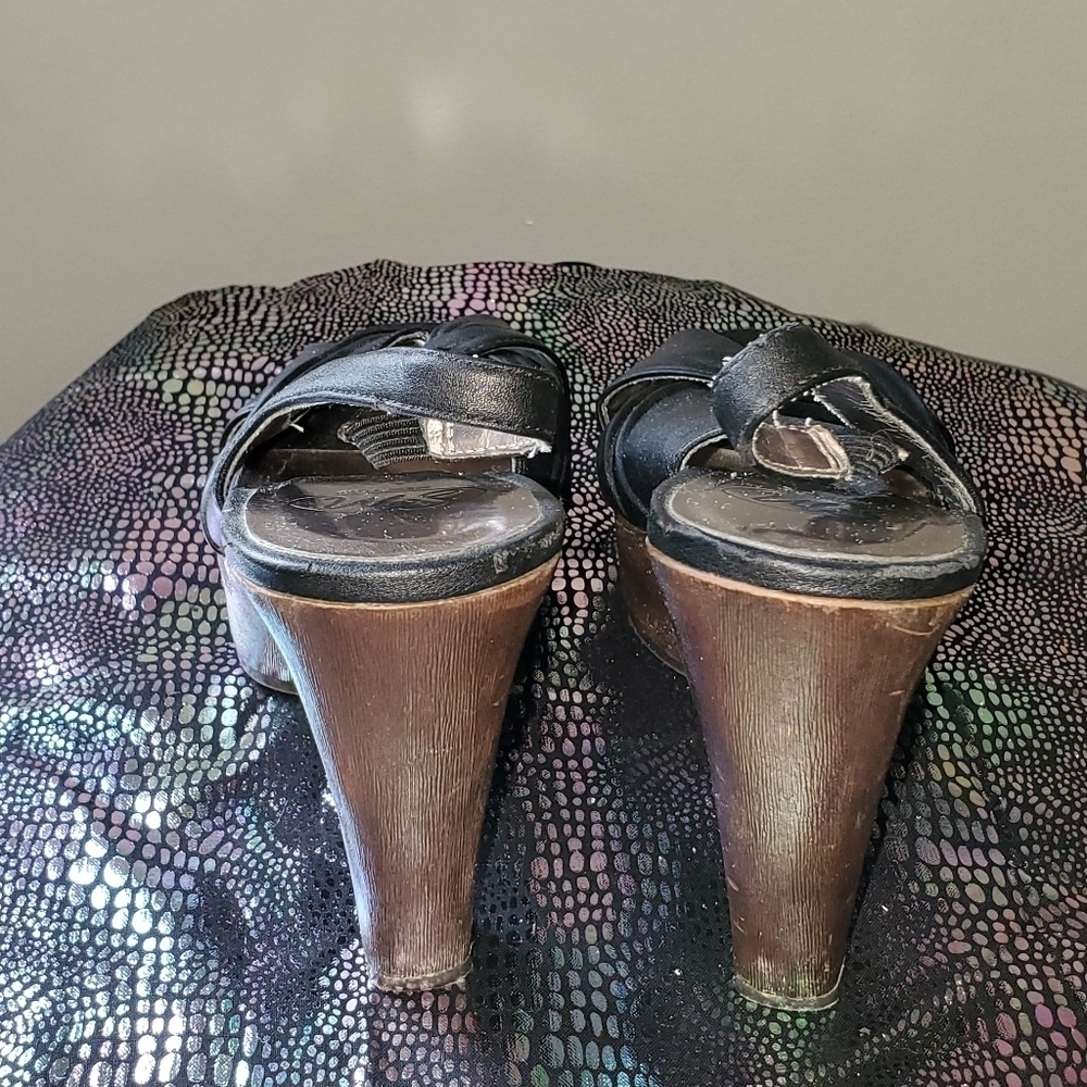 Flirty black and brown peep toe heels - Picture 7 of 11